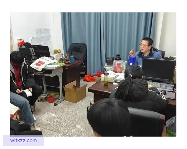班长哭着说不能再抠了，再抠班级活动都搞不起来啦！ 